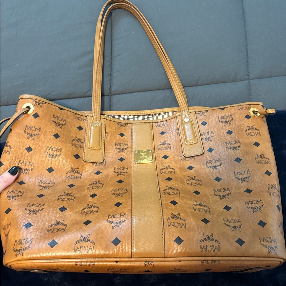 EUC Authentic MCM Liz Medium Reversible Tote- bought at Nordstrom!